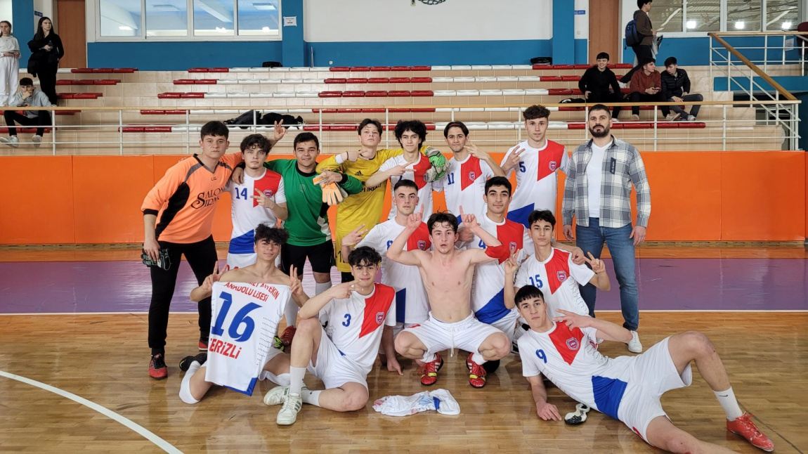 Futsal Erkeklerde Sakarya'da Yarı Finaldeyiz... Tebrikler FFİAAL...